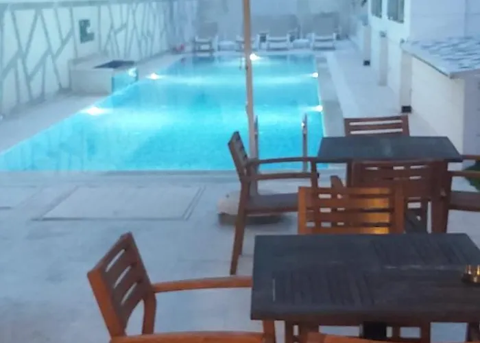 In Luxury קמר